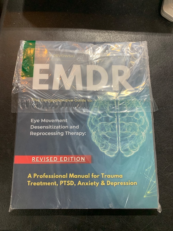 Photo 2 of EMDR: The Comprehensive Guide to Eye Movement Desensitization and Reprocessing Therapy: A Professional Manual for Trauma Treatment, PTSD, Anxiety & Depression