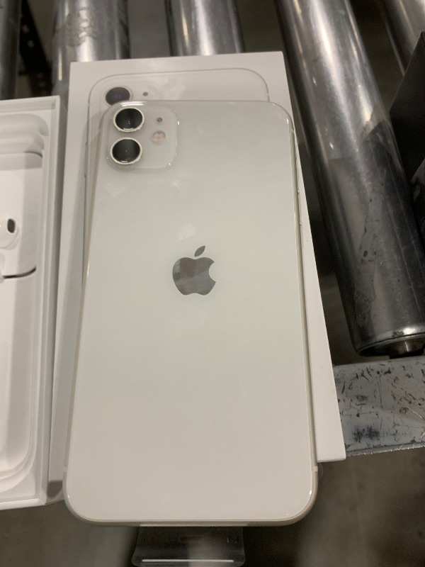 Photo 4 of Apple iPhone 11- Criket wireless
