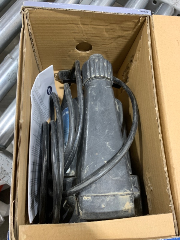 Photo 2 of Superior Pump 91025 1/5 HP Submersible Thermoplastic Utility Pump