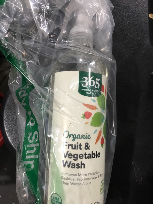 Photo 2 of Whole Foods Market, Organic Fruit & Vegetable Wash, 16 Fl Oz