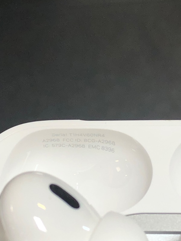 Photo 4 of Apple AirPods Pro with Wireless MagSafe Charging Case (USB-C, 2nd Generation)