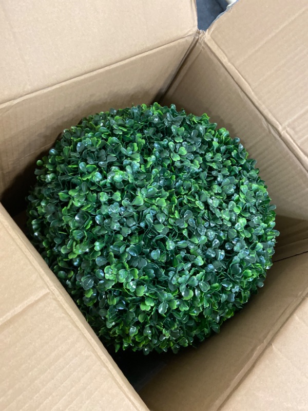 Photo 2 of LXUXZ Artificial Plant Topiary Ball Artificial Greenery Ball Decorative Faux Boxwood Decorative Foliage Artificial Decorative Holiday Plants Spring Summer Faux Plant Decor (Green, 35cm=13.8in)
