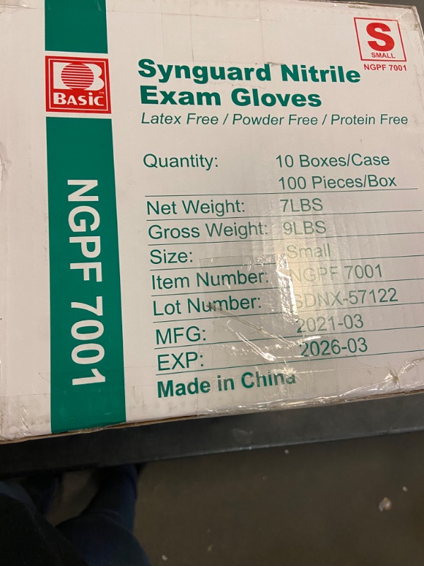 Photo 3 of Basic Medical Nitrile Exam Gloves Latex-Free & Powder-Free Syngaurd Blue/Black Glove (Blue Case of 1000)