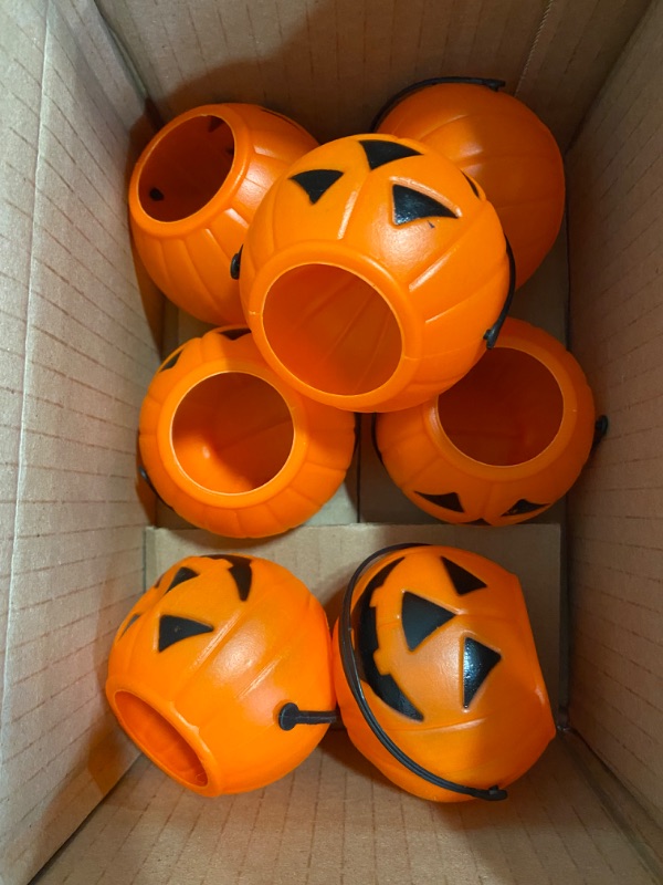 Photo 2 of 7pcs Halloween Portable Pumpkin Bucket Trick or Treat Candy Holder Halloween Pumpkin Candy Pail Holder for April Fool s Day Halloween Decoration