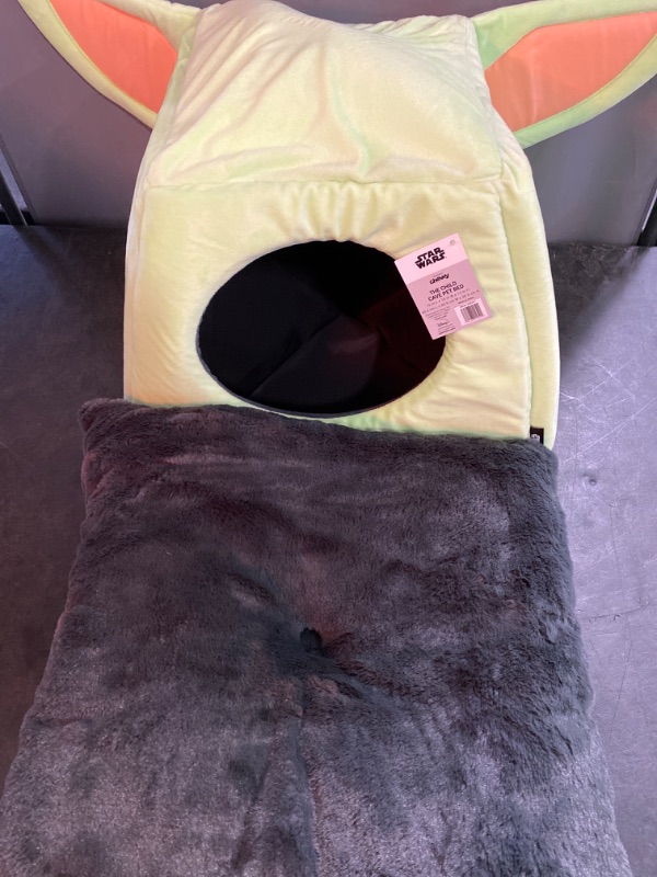 Photo 2 of STAR WARS THE MANDALORIAN GROGU Covered Cat & Dog Bed