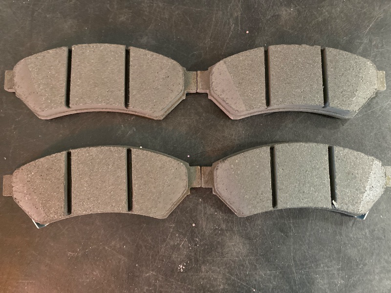 Photo 2 of 14D1075CH Advantage Ceramic Front Disc Brake Pad Set with Hardware