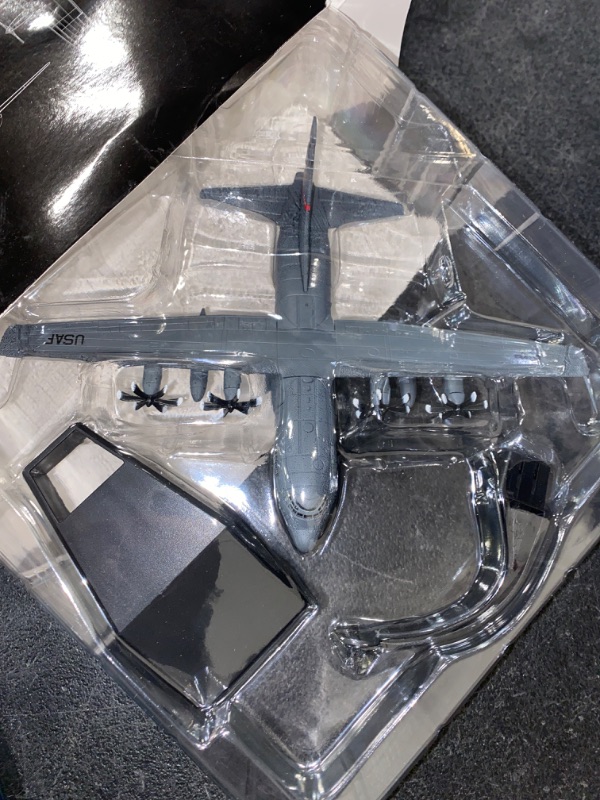 Photo 2 of 1/200 Military Model Plane C-130 Alloy Fighter Plane Model Model Airplane for Collections and Displays
