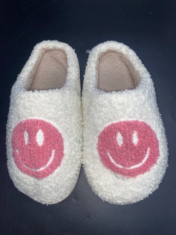 Photo 2 of Size 4/5 Smile Face Slippers for Women Happy face slippers Retro Soft Plush Warm Slip-on Slippers, Cozy Indoor Outdoor Slippers