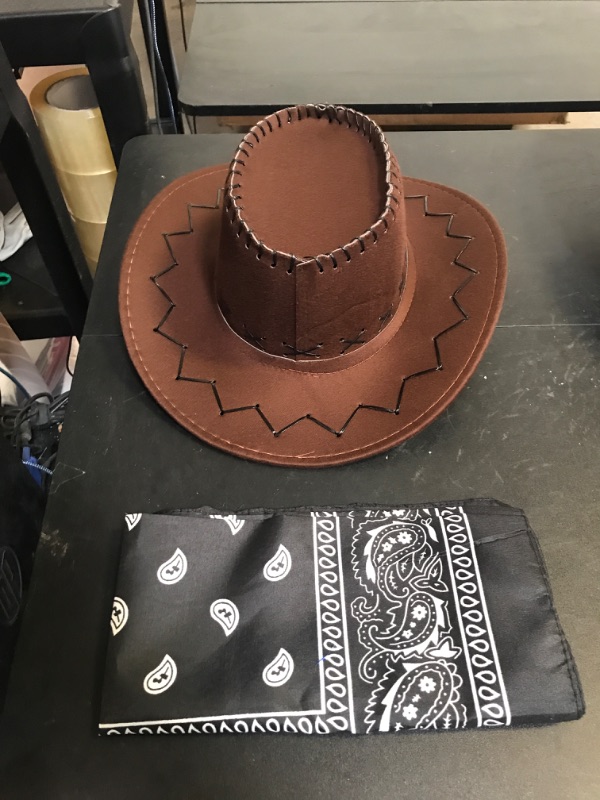 Photo 1 of COSTUME Western Cowboy Hat