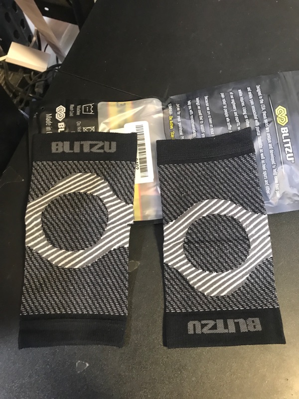 Photo 2 of Blitzu Foot Compression Sleeves For Plantar Fasciitis And Heel Spurs Women L/XL
