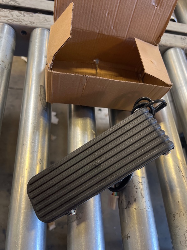 Photo 1 of 
ERYUE Accelerator Pedal, Accelerator Throttle Pedal Assembly Speed Control Brake Foot Pedal 