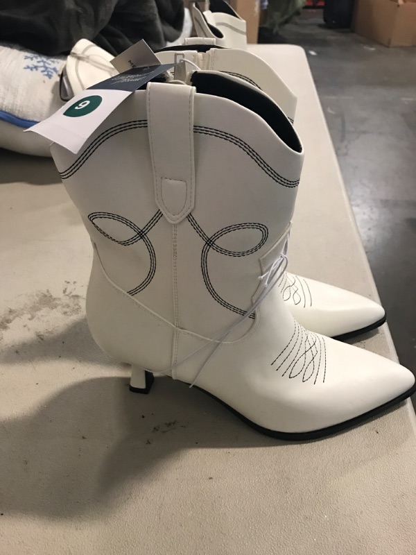 Photo 2 of size 9 Universal Thread Off White Cowboys Boots for Women