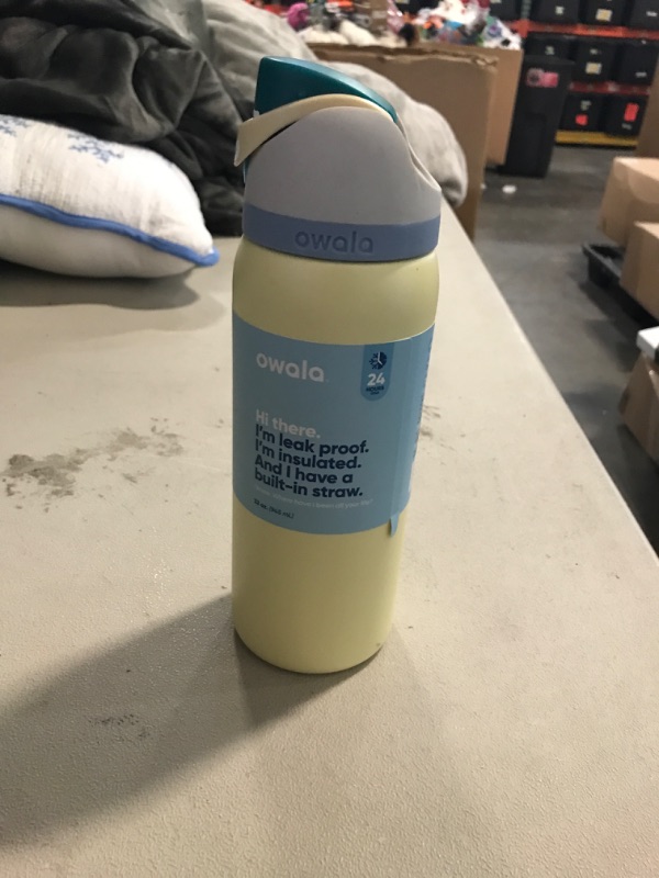 Photo 1 of Owala 32oz FreeSip Stainless Steel Water Bottle