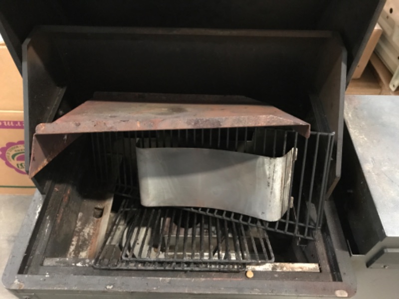 Photo 4 of Traeger Silverton 620 Pellet Grill