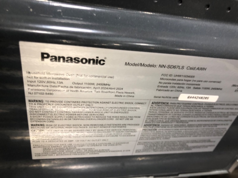 Photo 3 of *NO USER MANUAL, POWERS ON, MICROWAVE TURNS ON*
Panasonic NN-SD67LS 1100W with Genius Sensor Cook and Auto Defrost Countertop Microwave Oven, 1.3 cu ft, Stainless Steel