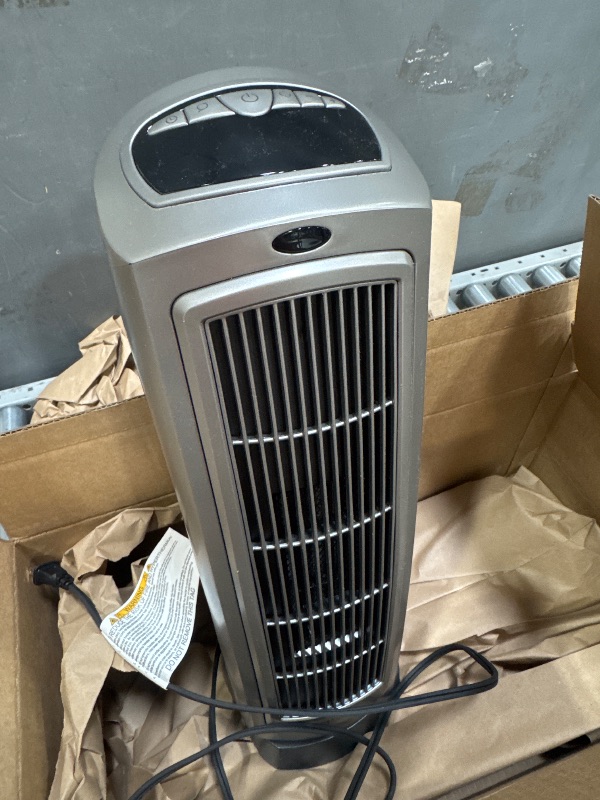 Photo 2 of *POWERS ON*Lasko 755320 Ceramic Space Heater 8.5 L x 7.25 W x 23 H inches