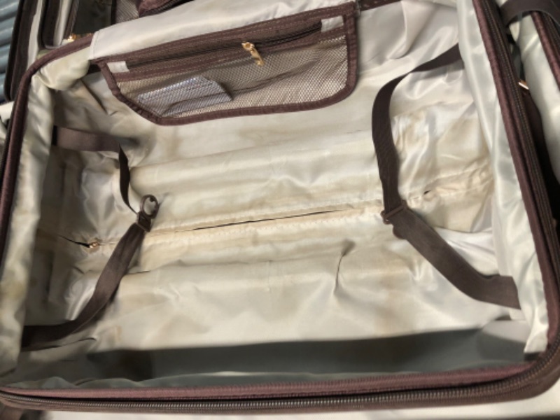 Photo 4 of ***HEAVILY USED - STAINED - SEE PICTURES***
SwissGear 7739 Hardside Luggage Trunk with Spinner Wheels, White, 2-Piece Set (19/26)