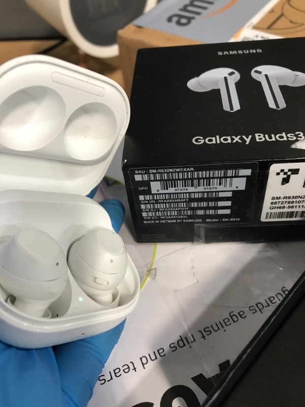 Photo 2 of SAMSUNG Galaxy Buds 3 Pro AI True Wireless Bluetooth Earbuds, Noise Cancelling, Sound Optimization, Real-Time Interpreter, Redesigned Comfort Fit, White [US Version, Amazon Exclusive 2Yr Warranty]