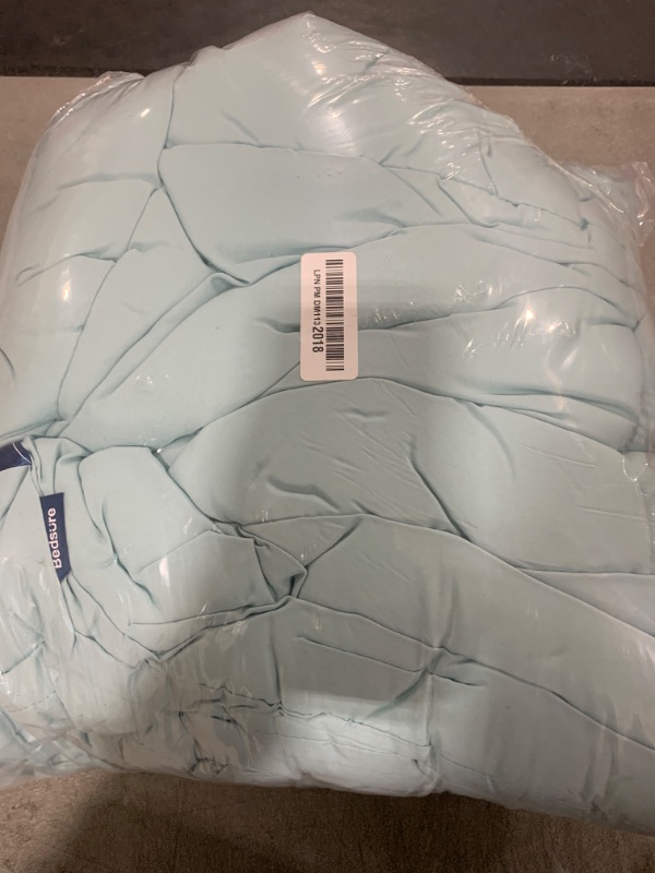 Photo 2 of Bedsure Comforter Duvet Insert - Quilted Comforters Twin Size, All Season Duvet, GentleSoft™ Down Alternative Bedding, with 8 Tabs, Gifts for Women/Men, Light Blue, Twin 88 x 68 Inches