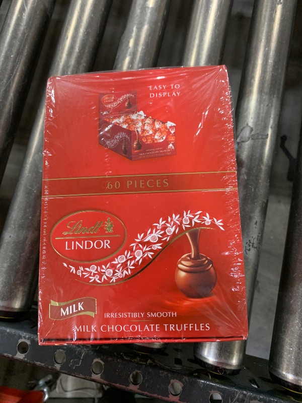 Photo 2 of Lindt Lindor Truffles Milk Chocolate, 60-Pieces, Lot of 2