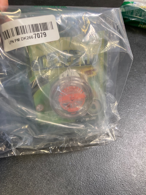 Photo 1 of Duncan Toys Limelight LED Light-Up Yo-Yo, Beginner Level Yo-Yo with LED Lights, Mystery Color (1 piece)