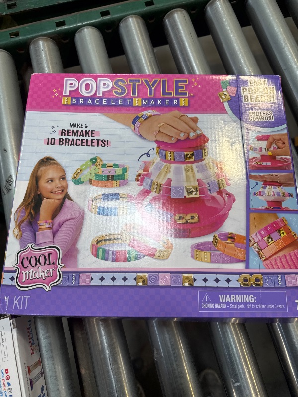 Photo 2 of Cool Maker Pop Style Tile Bracelet Maker