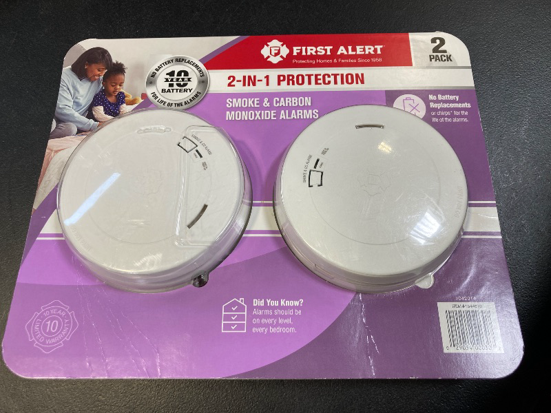 Photo 2 of First Alert Voice and Location Alert 2 in 1 Smoke and Carbon Monoxide Alarm 10-Year 2 Pack