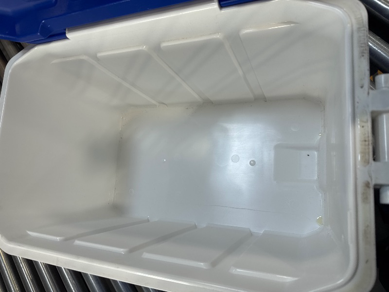 Photo 3 of Igloo Latitude 52qt Cooler
