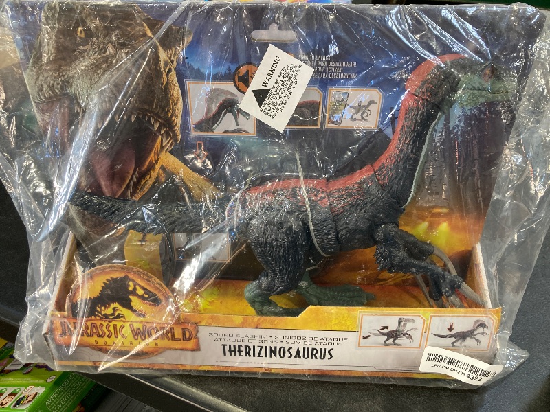 Photo 2 of Mattel Jurassic World Dominion Sound Slashin Therizinosaurus Dinosaur Action Figure Toy with Attack Feature and Sounds