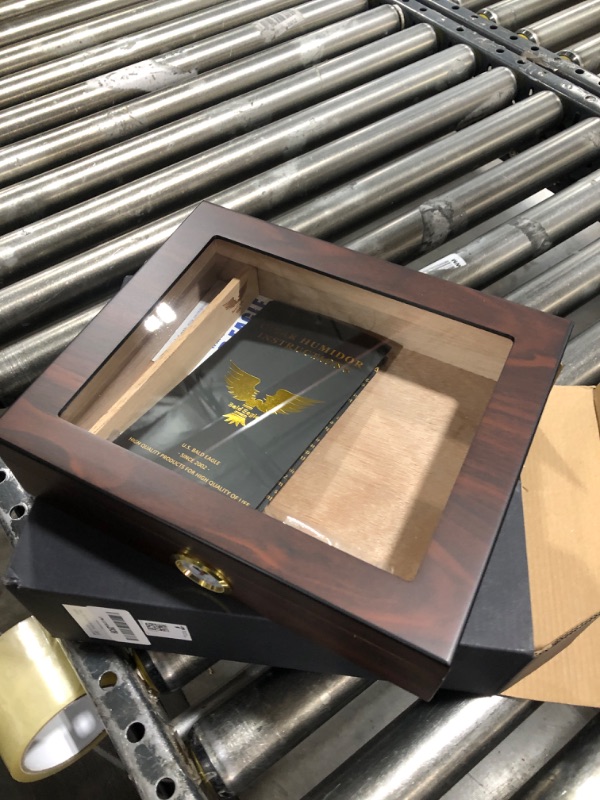 Photo 2 of Bald Eagle Handmade Cigar Humidor, Cedar Cigar Desktop Box with Humidifier and Hygrometer, Glass Top for 25 Cigars (20-25 Cigars)