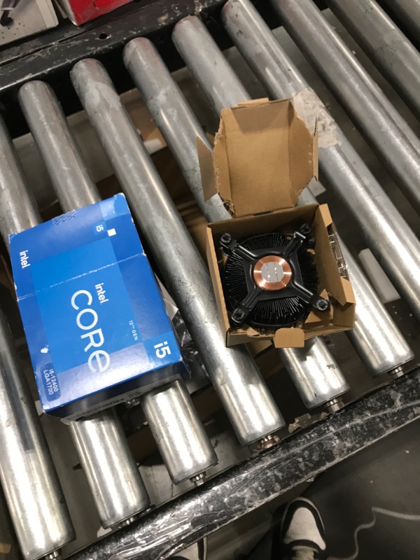 Photo 2 of Intel Core i5-12400 12th Generation Desktop Processor (Base Clock: 2.5GHz, 6 Cores, LGA1700, RAM DDR4 and DDR5 up to 128GB) BX8071512400 Silver