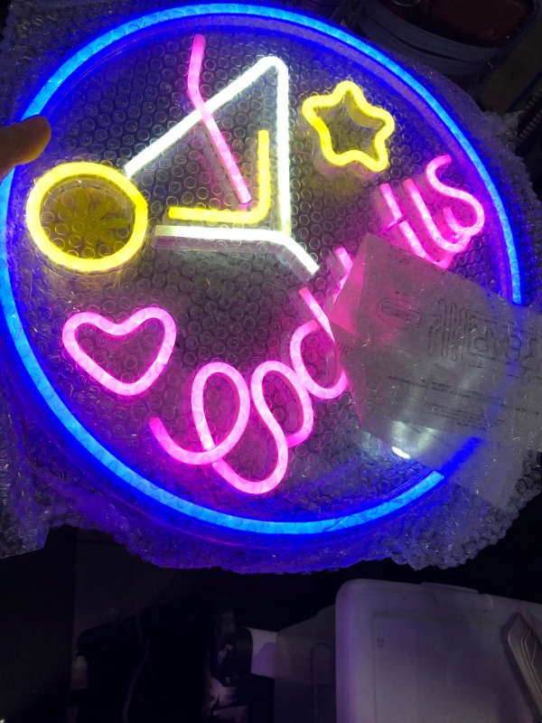 Photo 1 of XIYUNTE Cocktails Neon Sign Dimmable Cocktail Neon Bar Signs for Home Bar USB Powered Martini Neon Signs for Wall Decor Bar Club Pub Man Cave Decor