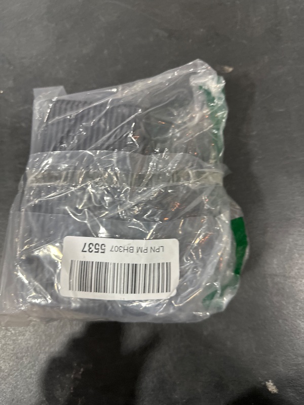 Photo 1 of Emerson Smartset Wireless Charging Alarm Clock Radio Featuring a Large 1.4" Red LED Display and Temperature Sensor, FM Radio, Black