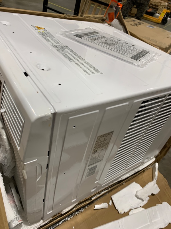 Photo 3 of 23,200/22,900 BTU 230V Window/Wall Air Conditioner with 16,000 BTU Supplemental Heat Capability *****PARTS ONLY  ****