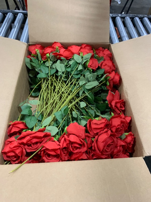 Photo 1 of Jexine 100 Pieces Artificial Roses Flowers bulk, Long Stem Realistic Fake Silk Roses Bouquet for Table Centerpiece Vases Wedding Party Home Kitchen Decor (Red)