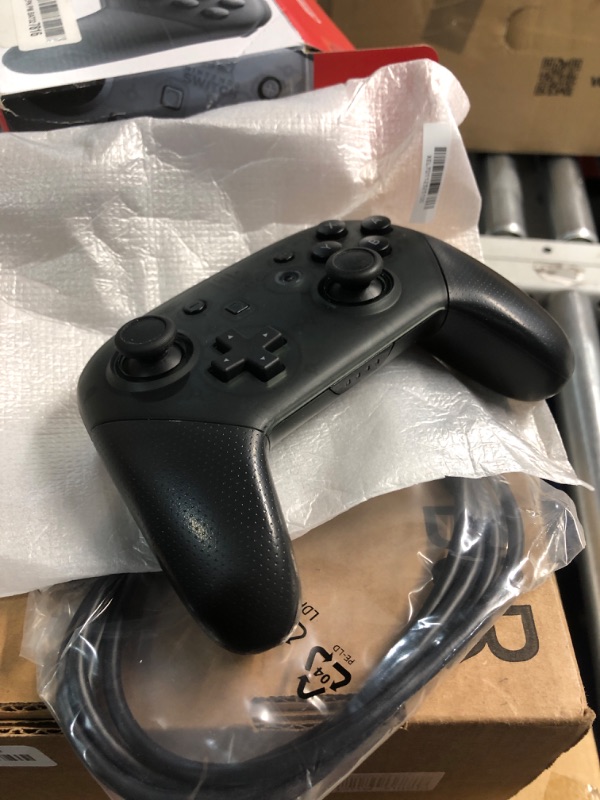 Photo 3 of ***NON REFUNDABLE, PARTS ONLY***Nintendo Pro Controller for  Switch