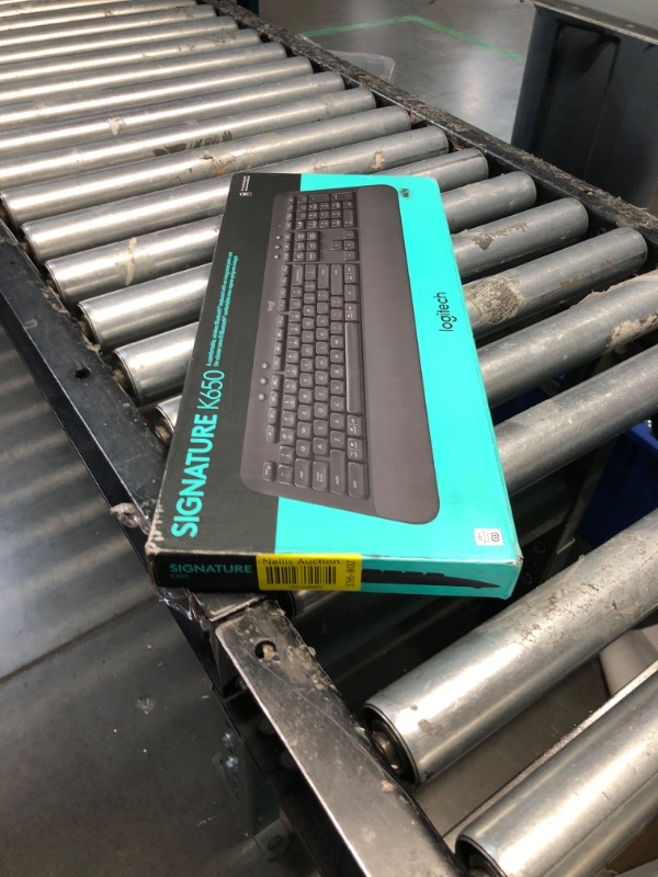 Photo 1 of Logitech Signature K650 Comfort Full-Size Wireless Keyboard with Wrist Rest, BLE Bluetooth or Logi Bolt USB Receiver, Deep-Cushioned Keys, Numpad, Compatible with Most OS/PC/Window/Mac - Graphite Keyboard Graphite