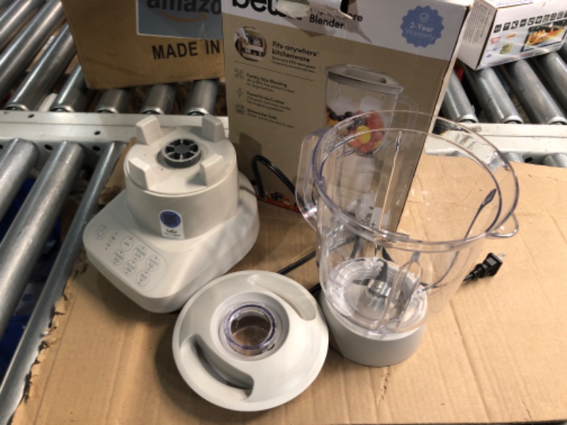 Photo 4 of ***FOR PARTS ONLY***(NON REFUNDABLE)
bella 10 Speed Countertop Blender, Juicer & Smoothie Maker, Fits-anywhere™ Kitchenware, Slim Flip & Store Design, Dishwasher Safe 48oz Capacity Pitcher & Lid, Stainless Steel Blade, 450 Watt, Oatmilk