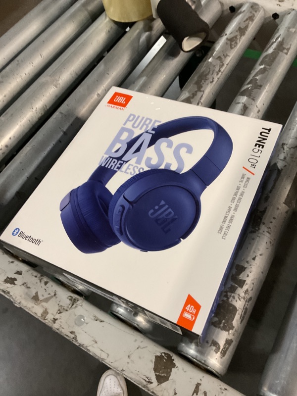 Photo 2 of ***(MINOR DAMAGE/ SEE NOTES) ***
JBL Tune 510BT - Bluetooth headphones with up to 40 hours battery, microphone for call, foldable and comfortable, Android and iOs compatible (Blue)