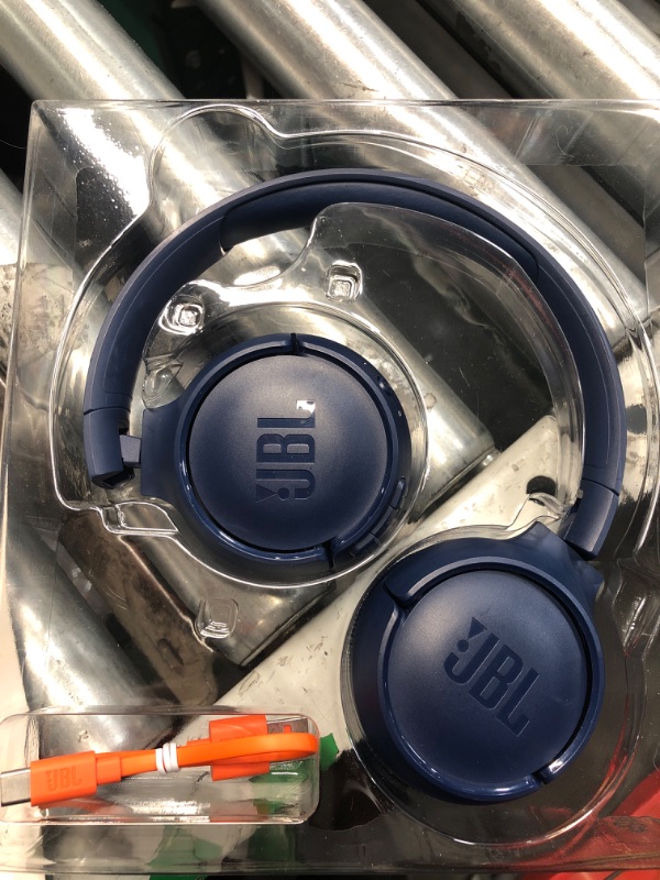 Photo 3 of ***(MINOR DAMAGE/ SEE NOTES) ***
JBL Tune 510BT - Bluetooth headphones with up to 40 hours battery, microphone for call, foldable and comfortable, Android and iOs compatible (Blue)