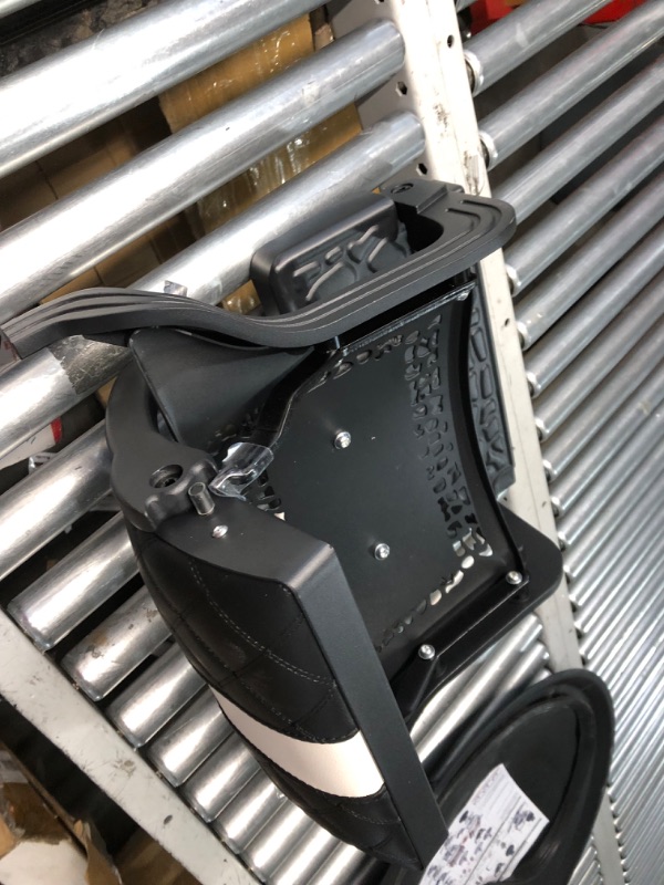 Photo 1 of ***USED - INCOMPLETE - SEE COMMENTS***
Barber Chair Hair Salon Chair,Heavy Duty 700 LBS, for Hair Stylist Barber Beauty Tattoo Massage(Black White)