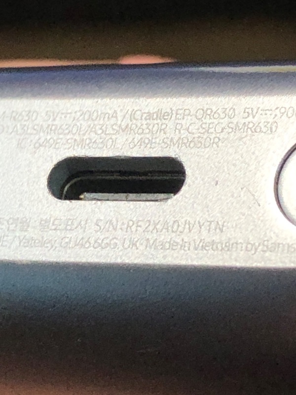 Photo 1 of ***(NO RETURNS OR REFUNDS/ PARTS ONLY/ NON FUNCTIONAL)***
***(RIGHT EAR BUD IS NOT WORKING)***
SAMSUNG Galaxy Buds 3 Pro AI True Wireless Bluetooth Earbuds, Noise Cancelling, Sound Optimization, Redesigned Comfort Fit, Silver [US Version, Amazon Exclusive