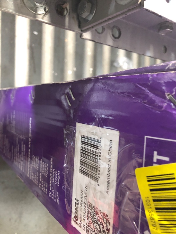 Photo 1 of (Missing pieces)Roku Smart TV – 50-Inch Select Series 4K HDR RokuTV with Roku Enhanced Voice Remote, Brilliant 4K Picture, Automatic Brightness, & Seamless Streaming – 