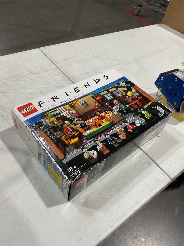 Photo 1 of *USED MISSING PIECES*LEGO Ideas - Friends - Central Perk 21319 (LEGO Hard to Find) (Retiring Soon)