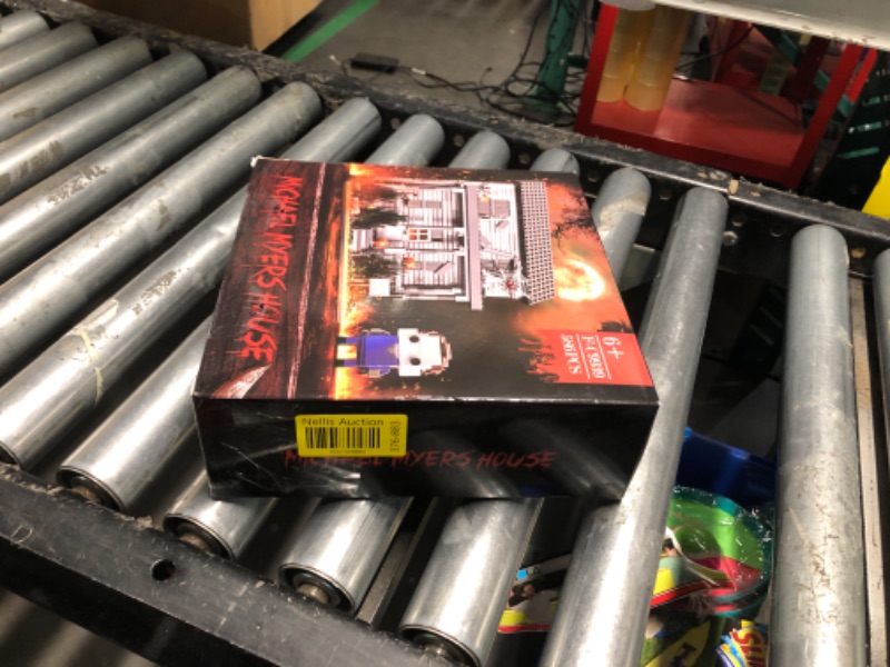 Photo 1 of MYFUNTOY Horror Movie Halloween- Figure & House Building Blocks Kits, Collectible Decoration Building Toy, Present for Friends and Fans, Creative Stable Collectible Building Toy(586 Pieces)