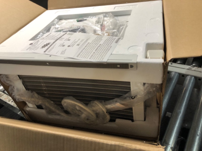 Photo 2 of ***SFor parts***LG Electronics 8,000 BTU 115V Window-Mounted Air Conditioner LW8016ER with Remote Control