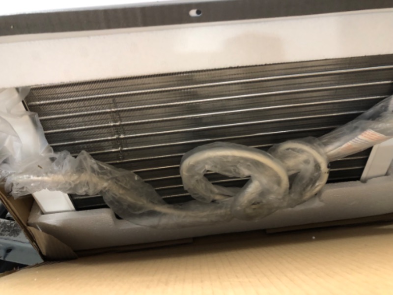 Photo 4 of ***SFor parts***LG Electronics 8,000 BTU 115V Window-Mounted Air Conditioner LW8016ER with Remote Control