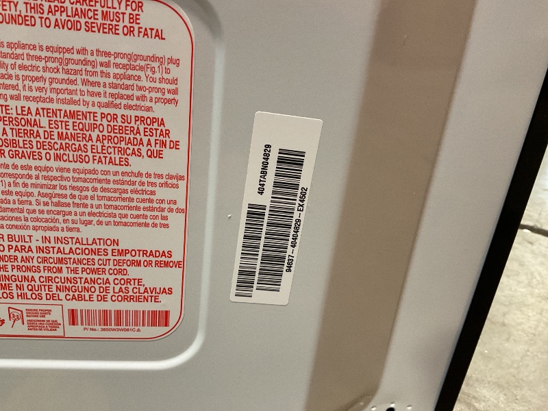 Photo 4 of **microwave has missing door hinge but is still functional 
GE Countertop Microwave Oven, 1,200-watt Capacity, 2.0 Cubic Ft., 8 Auto Setting Cooking Settings, Child-Lock Technology, Kitchen Essentials for the Countertop, Dorm Room or Apartment, Satinless 