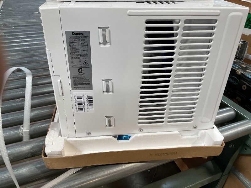 Photo 1 of DAC060EB6WDB 250 Sq. Ft. 6,000 BTU Window Air Conditioner