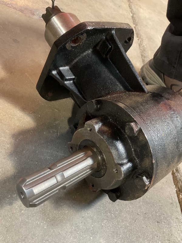 Photo 1 of **SELLING FOR PARTS. SCRAPES. WET DAMAGE**It is imported by CMR Group spa in Borzano di Albinea (RE), Italy.
The code is VCPU5940100X.
The component is likely a part of a hydraulic system or agricultural machinery.